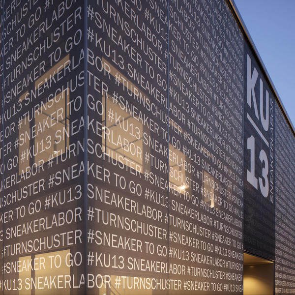 KU13 Sneakerlabor, Kulmbach, Serge Ferrari, ankner buchholz architekten, Ulm, by mtextur
